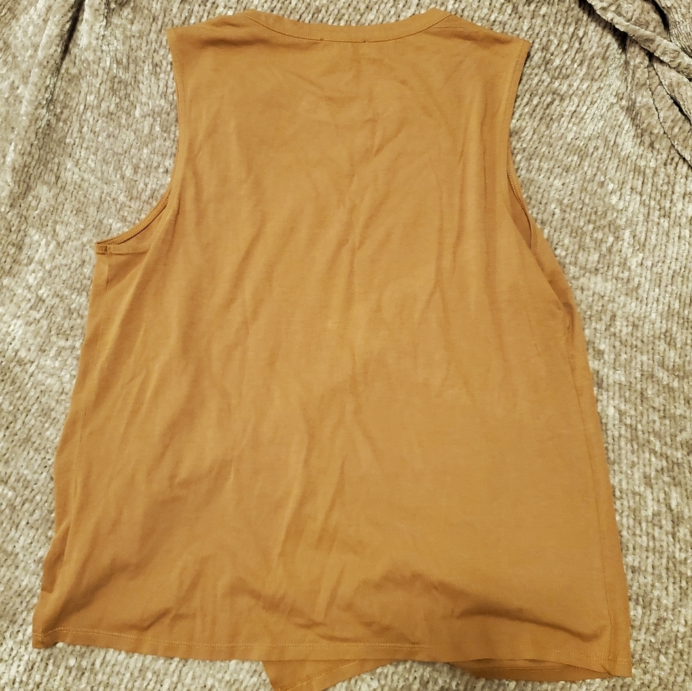 Express Skimming Twist Front Muscle Tank - Picture 3 of 4